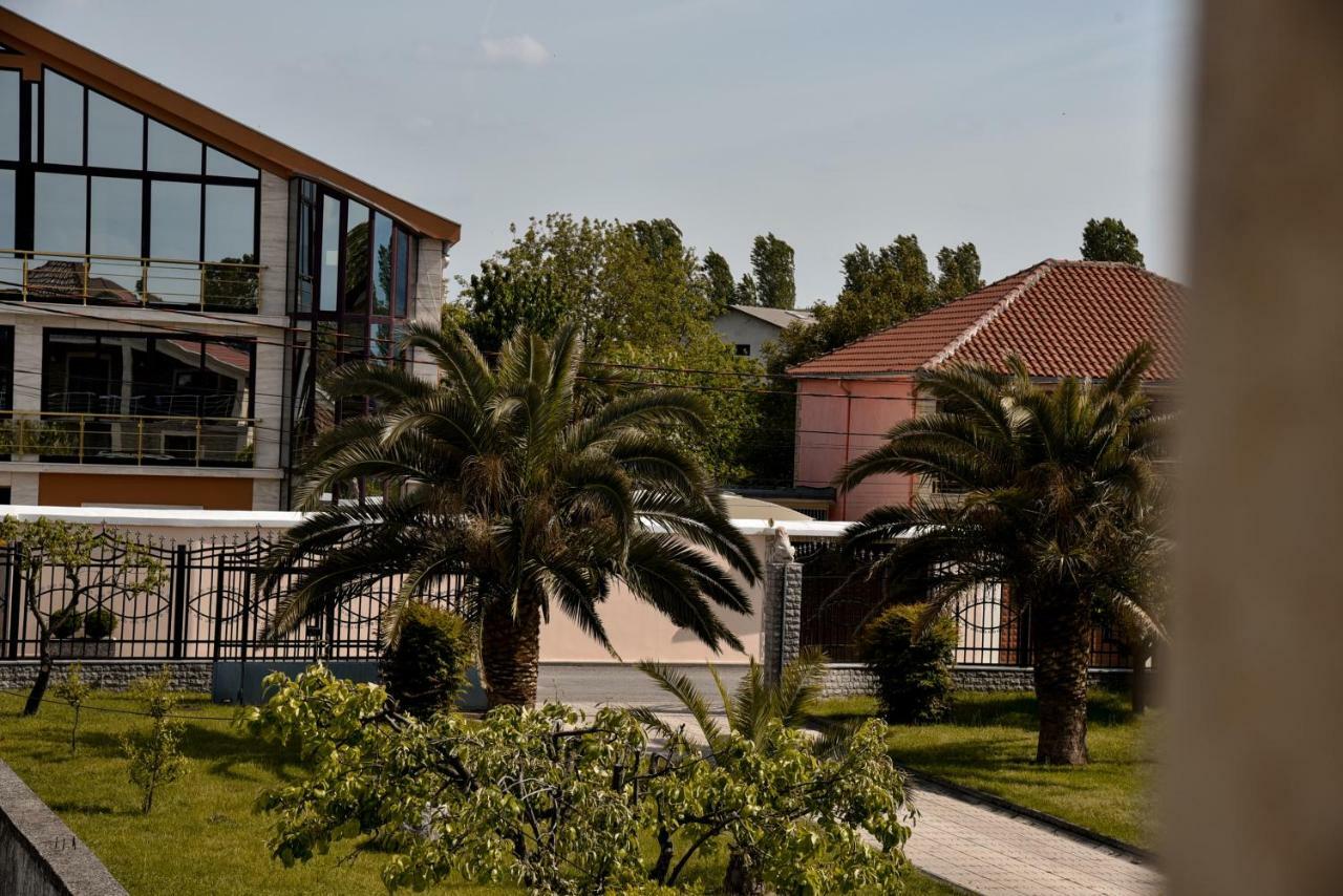 Villa Garden Shkodra エクステリア 写真