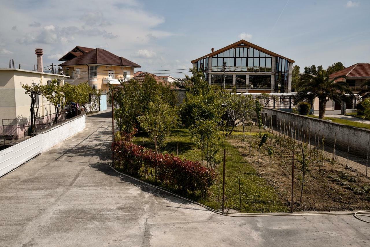 Villa Garden Shkodra エクステリア 写真