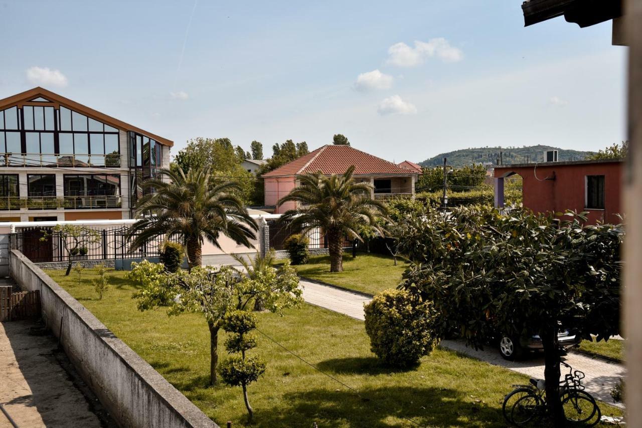Villa Garden Shkodra エクステリア 写真
